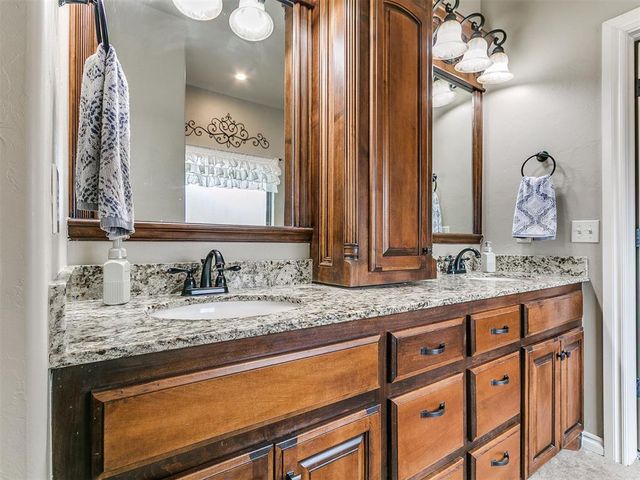 4605 E Pikeys Trail, Tuttle, OK 73089