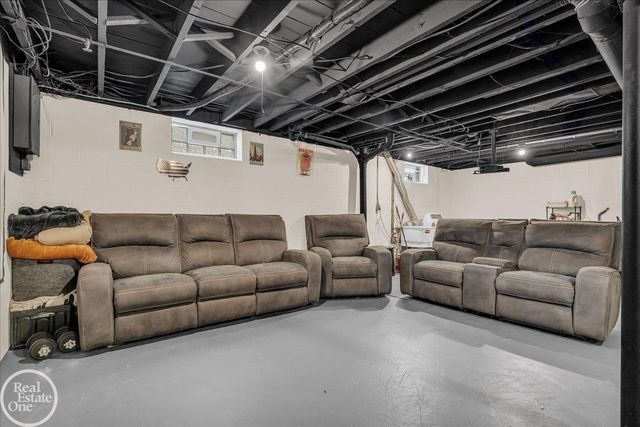 21945 Ridgeway Street, Saint Clair Shores, MI 48080