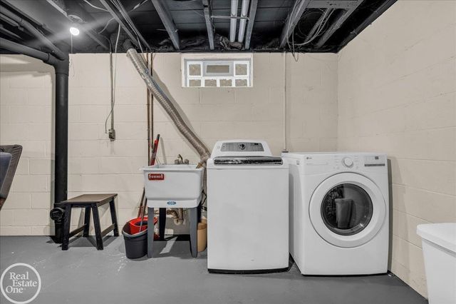 21945 Ridgeway Street, Saint Clair Shores, MI 48080