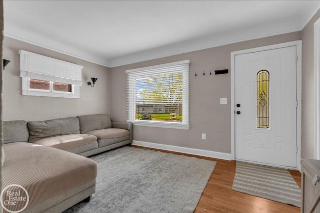 21945 Ridgeway Street, Saint Clair Shores, MI 48080