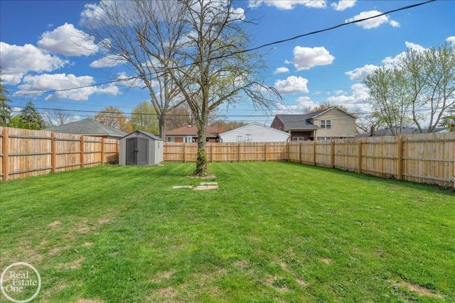 21945 Ridgeway Street, Saint Clair Shores, MI 48080