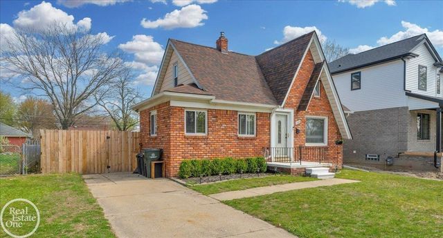 21945 Ridgeway Street, Saint Clair Shores, MI 48080