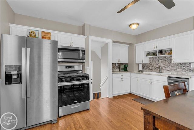 21945 Ridgeway Street, Saint Clair Shores, MI 48080