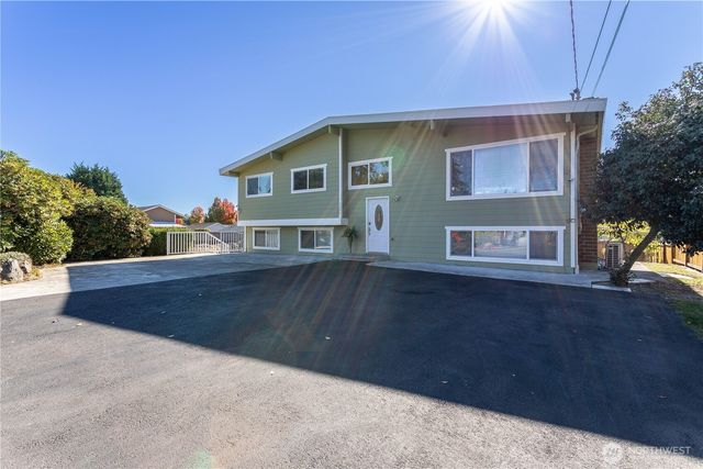 3905 NE 6th Street, Renton, WA 98056