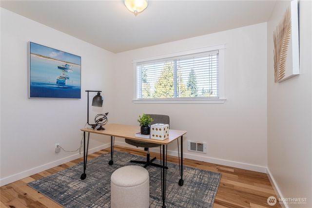 3905 NE 6th Street, Renton, WA 98056