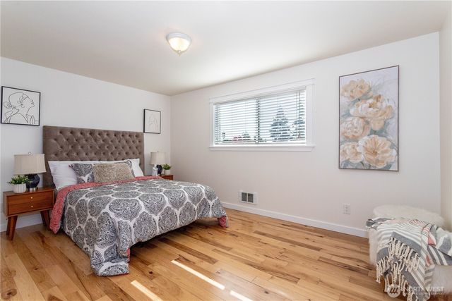 3905 NE 6th Street, Renton, WA 98056