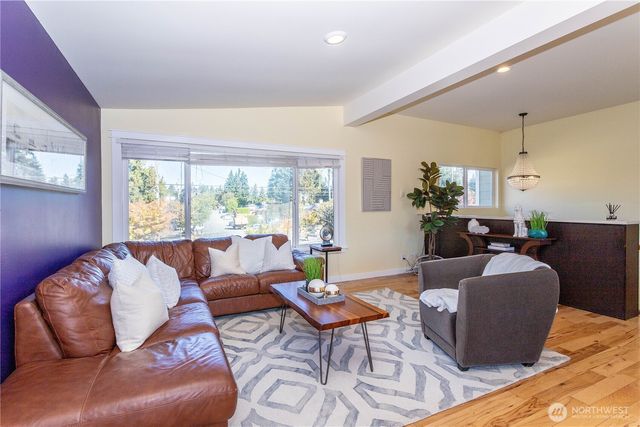 3905 NE 6th Street, Renton, WA 98056