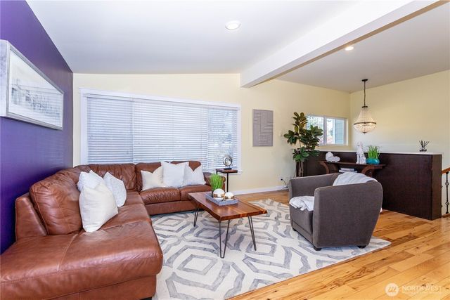 3905 NE 6th Street, Renton, WA 98056