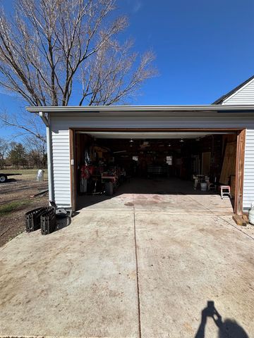 8417 N Broadway St, Valley Center, KS 67147