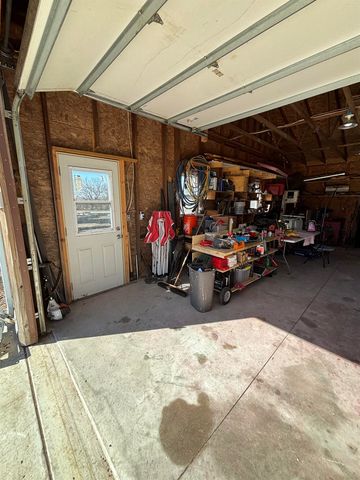 8417 N Broadway St, Valley Center, KS 67147