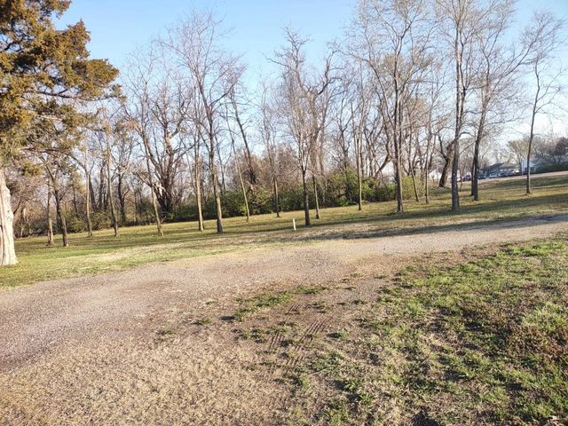 8417 N Broadway St, Valley Center, KS 67147