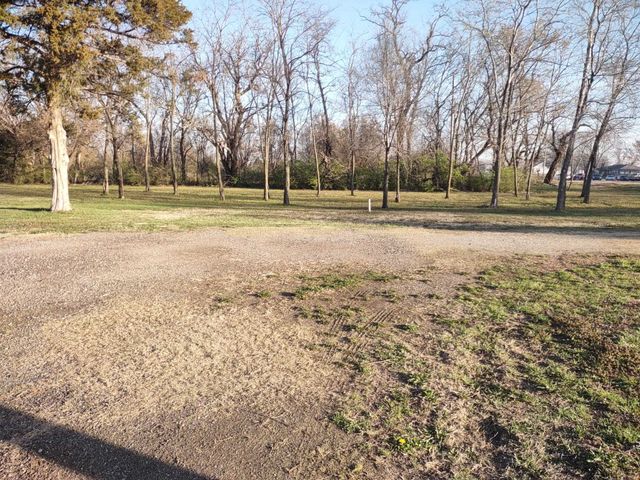 8417 N Broadway St, Valley Center, KS 67147