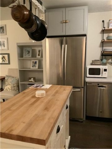 111 E Chestnut Street 19B, Chicago, IL 60611