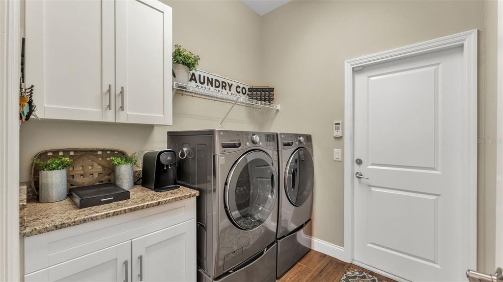 Image 10 of property listing at 3170 PEARLY DRIVE, Lakeland, FL 33812