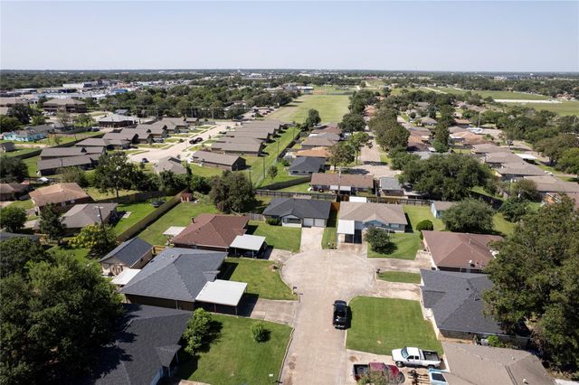 2325 15th Avenue N, Texas City, TX 77590