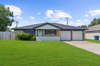 2325 15th Avenue N, Texas City, TX 77590