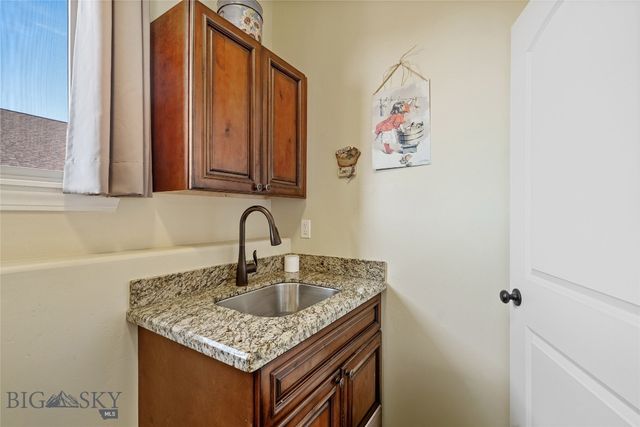 304 Farmall Lane, Manhattan, MT 59741