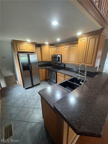 8177 S Cleveland Massillon Road 33, Clinton, OH 44216