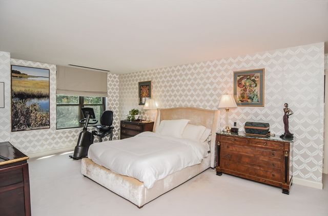 210 Nahanton 407, Newton, MA 02459