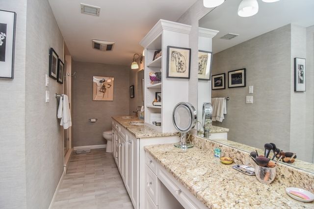 210 Nahanton 407, Newton, MA 02459