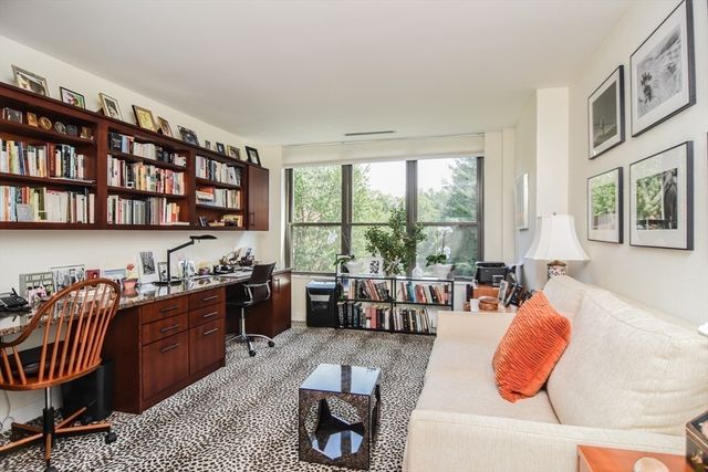 210 Nahanton 407, Newton, MA 02459