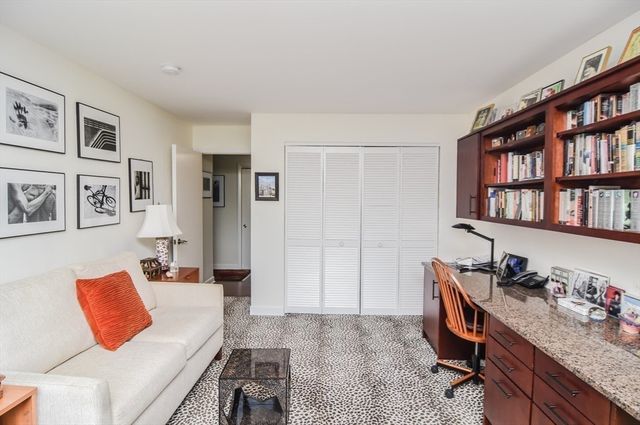 210 Nahanton 407, Newton, MA 02459