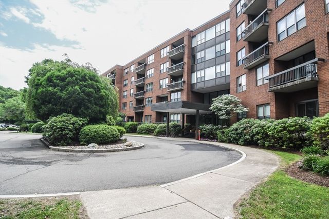 210 Nahanton 407, Newton, MA 02459