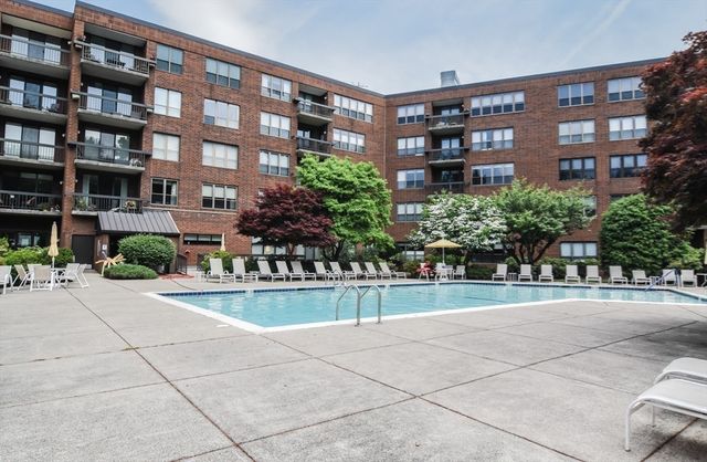 210 Nahanton 407, Newton, MA 02459