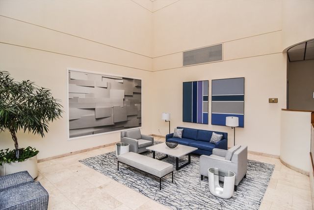 210 Nahanton 407, Newton, MA 02459