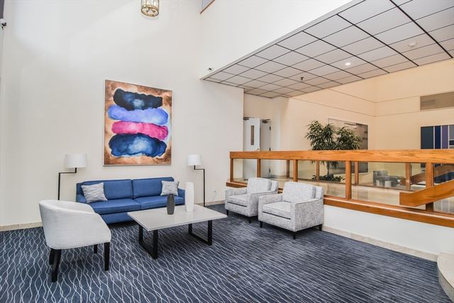 210 Nahanton 407, Newton, MA 02459