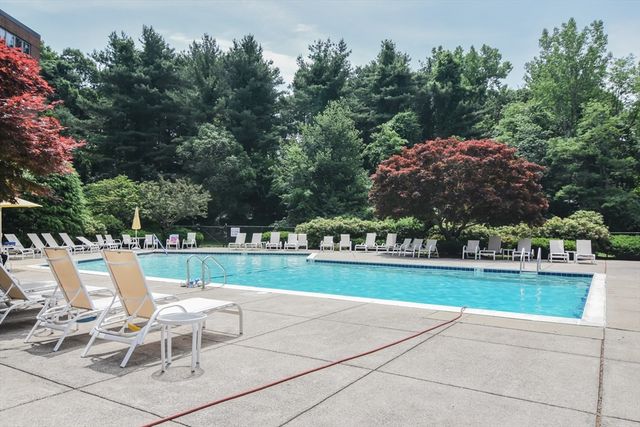 210 Nahanton 407, Newton, MA 02459