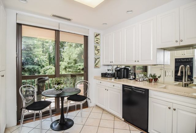 210 Nahanton 407, Newton, MA 02459