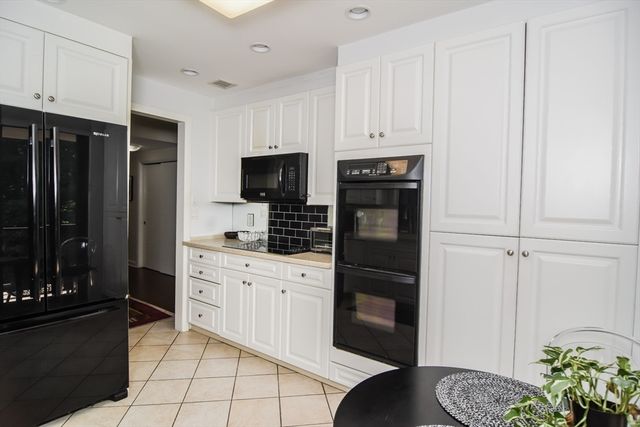 210 Nahanton 407, Newton, MA 02459