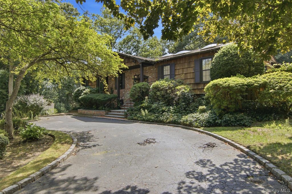 2 Cascade Court, Dix Hills, NY 11746 — exterior