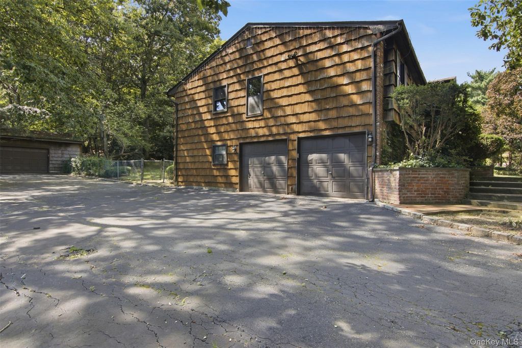 2 Cascade Court, Dix Hills, NY 11746 — photo 4