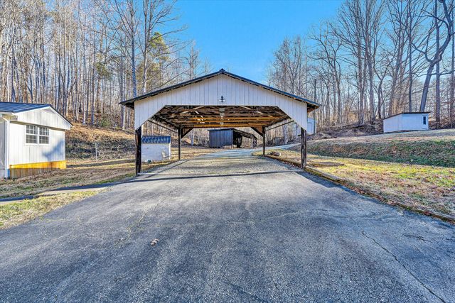 11111 Sontag RD, Martinsville, VA 24112