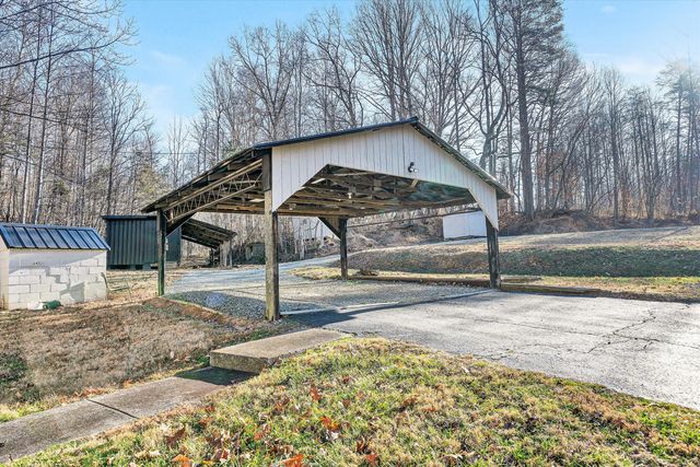 11111 Sontag RD, Martinsville, VA 24112