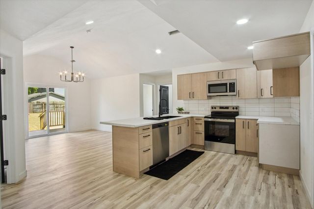 2539 W Lombard Street, Springfield, MO 65802