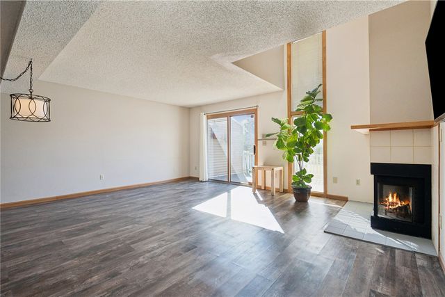 2060 Holiday Road, Coralville, IA 52241