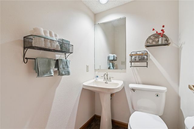 2060 Holiday Road, Coralville, IA 52241