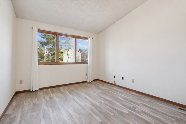 2060 Holiday Road, Coralville, IA 52241