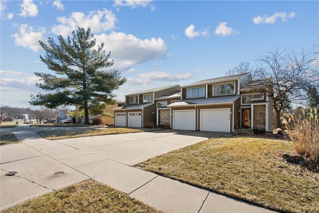 2060 Holiday Road, Coralville, IA 52241