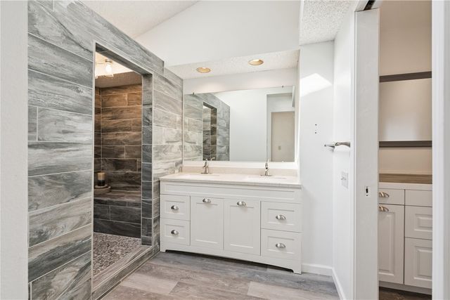 2060 Holiday Road, Coralville, IA 52241