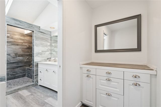 2060 Holiday Road, Coralville, IA 52241