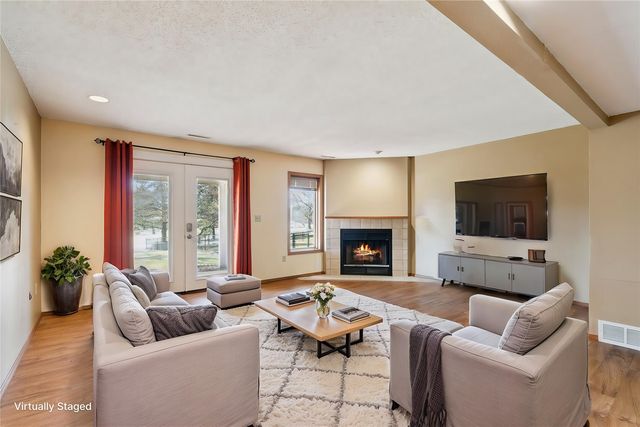 2060 Holiday Road, Coralville, IA 52241