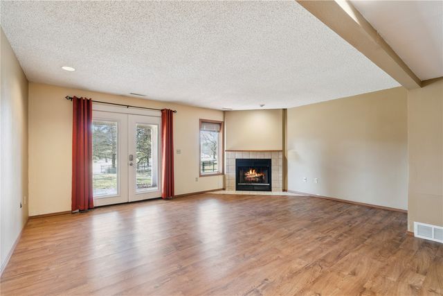 2060 Holiday Road, Coralville, IA 52241