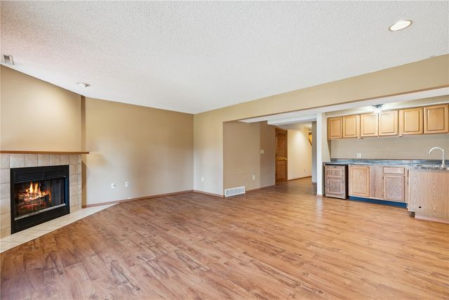 2060 Holiday Road, Coralville, IA 52241