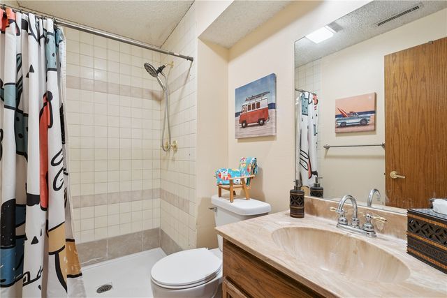 2060 Holiday Road, Coralville, IA 52241