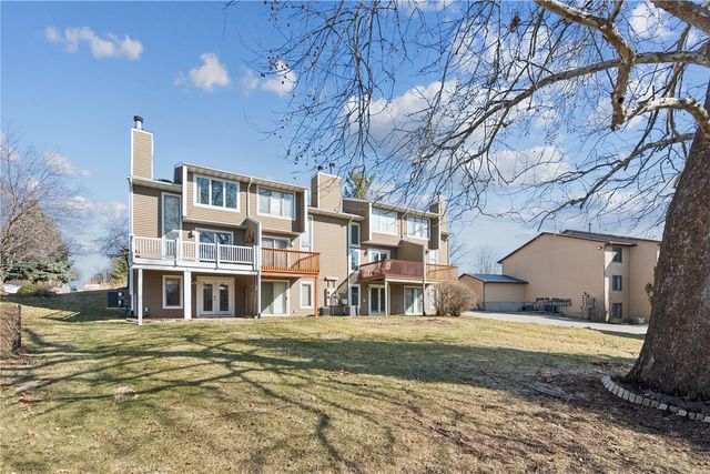 2060 Holiday Road, Coralville, IA 52241