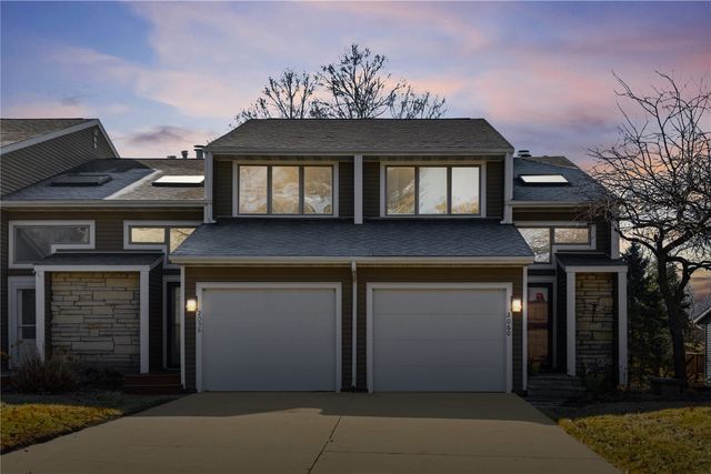 2060 Holiday Road, Coralville, IA 52241